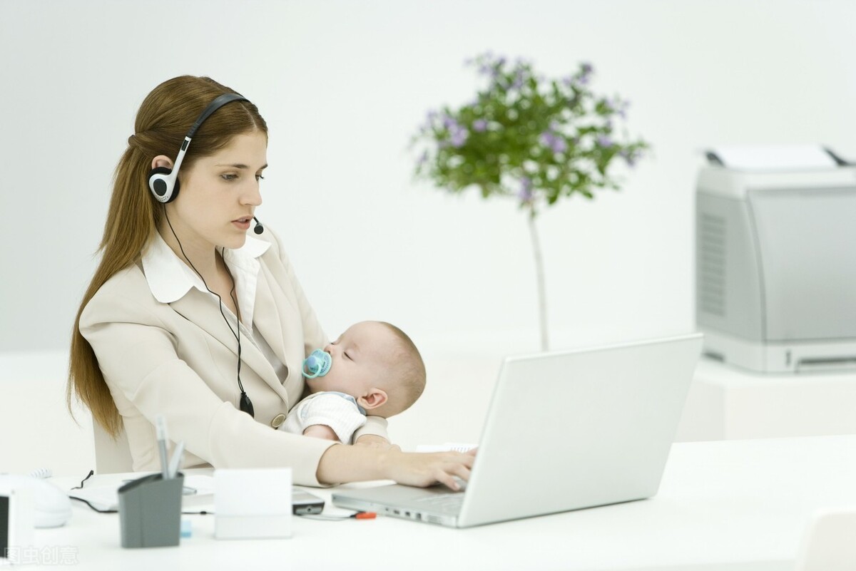 奶爸全职带娃一年离婚引热议,宝妈全职带娃想离婚怎么做