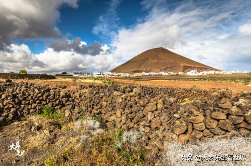 丢失尊严的火山,地下13米温度高达600℃,却被人当成火炉卖烧烤