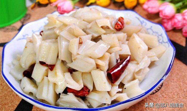 莲藕焯水怎么才不会发黑,莲藕焯水的正确方法