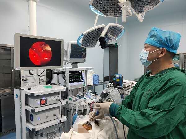 眼睛总是无故流眼泪是什么原因,眼睛总是流眼泪是怎么回事还疼