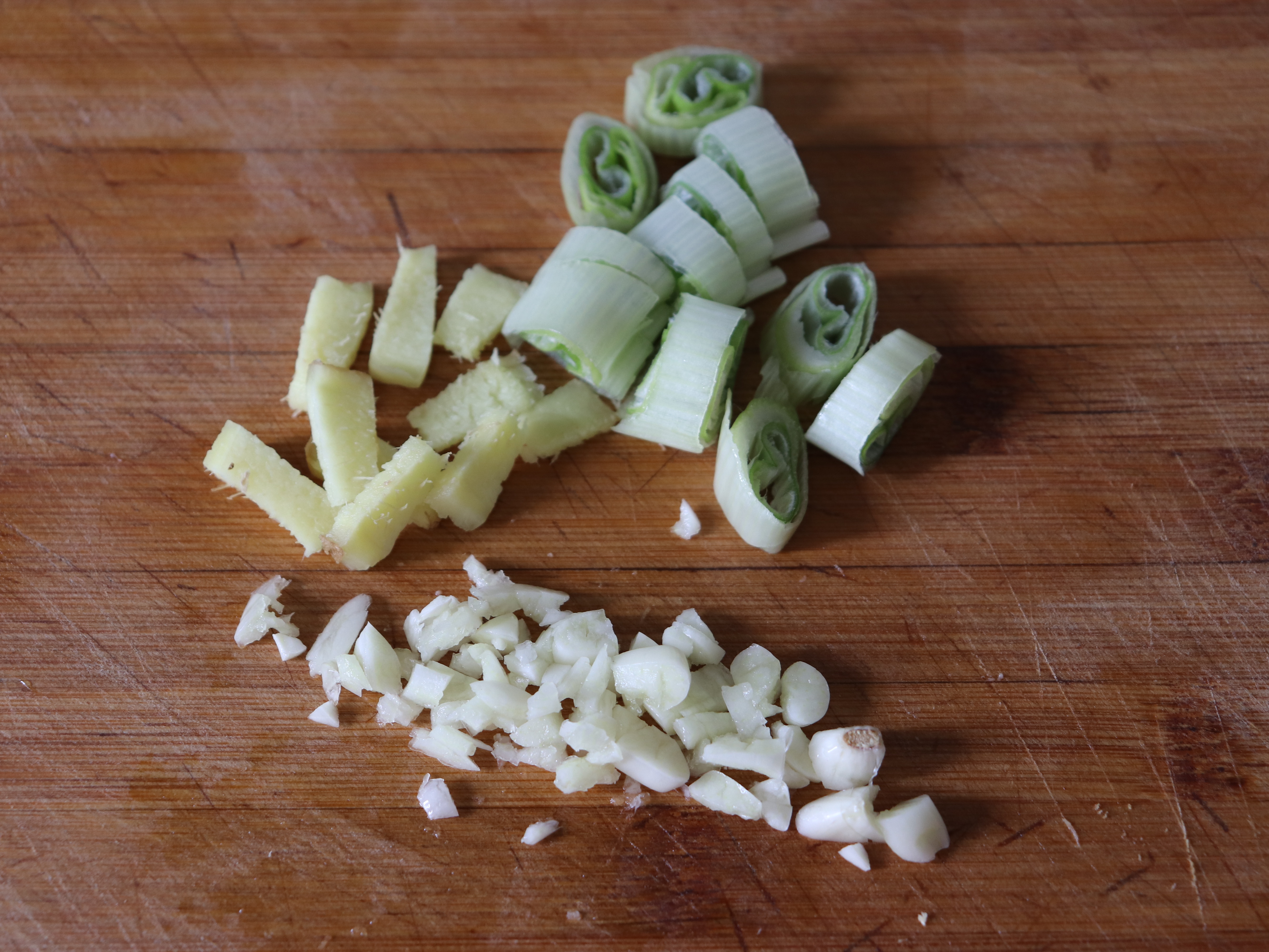 薯片烤鸡翅做法,脆脆的薯片鸡翅