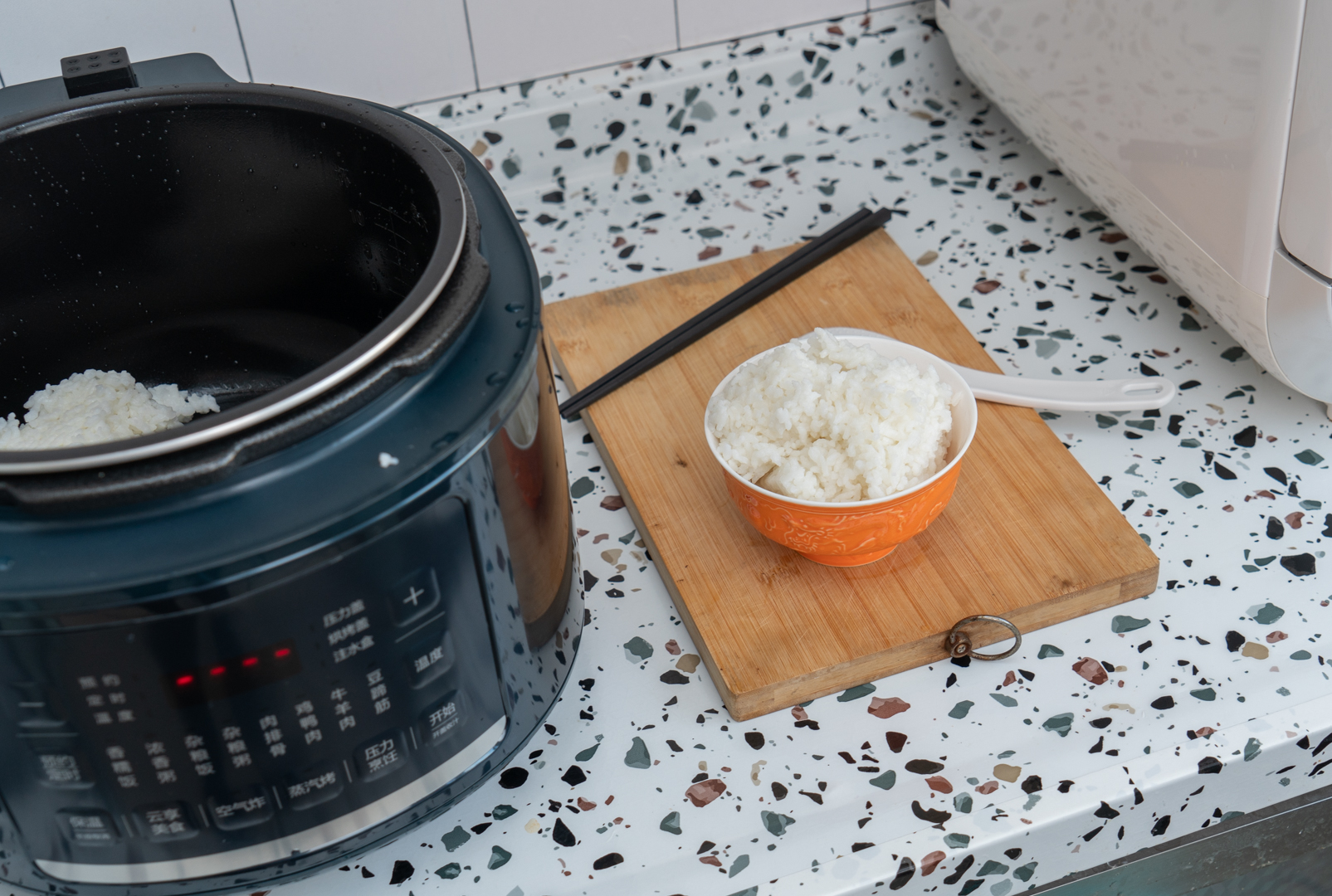 苏泊尔新款带菜谱的电压力锅,经济实惠的苏泊尔电压力锅