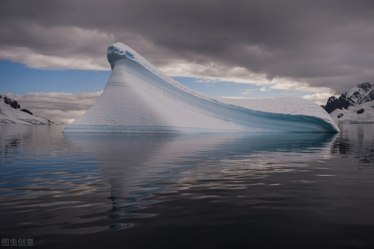 尼摩船长与阿龙纳斯,阿龙纳斯出版过啥书