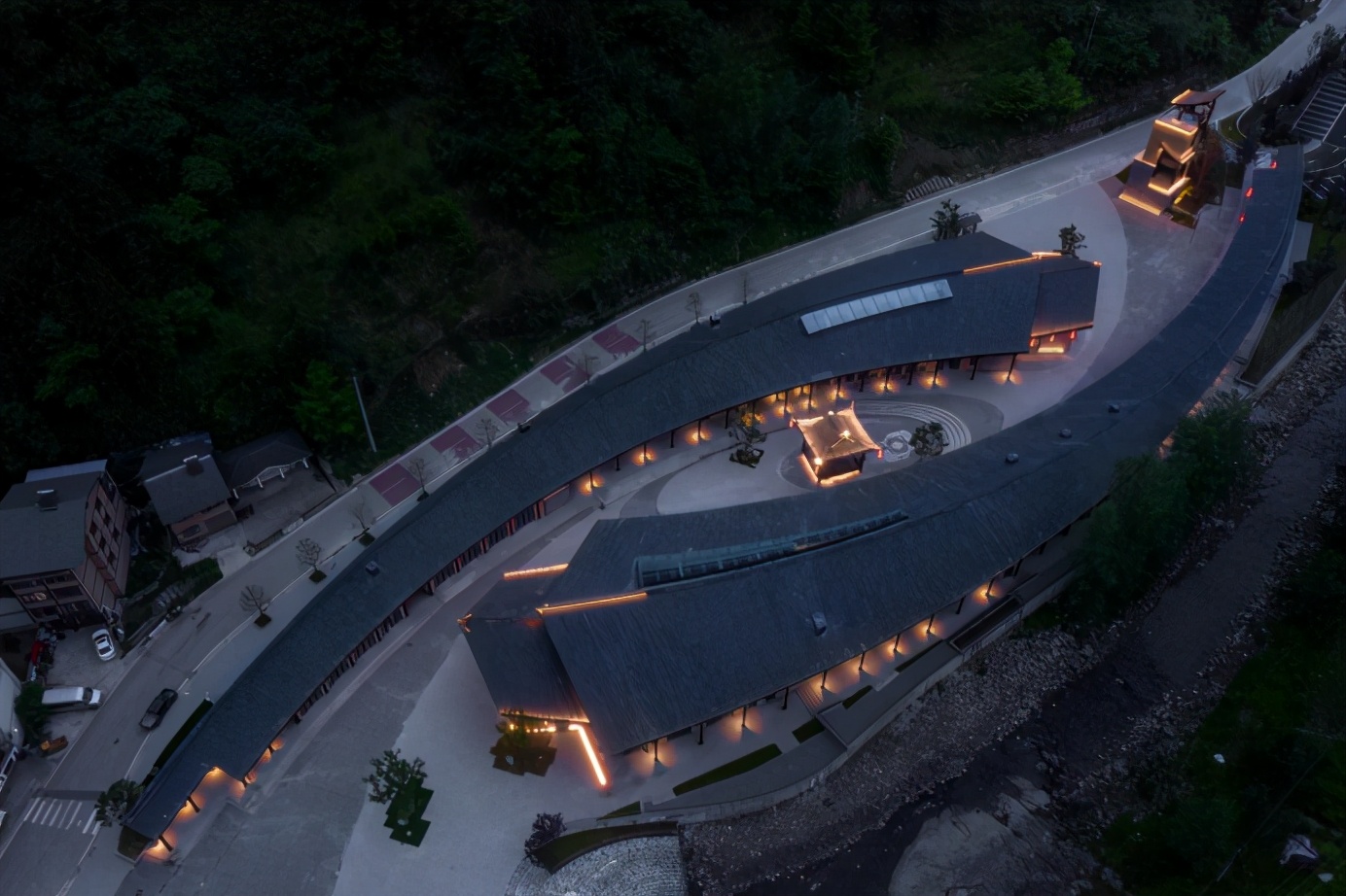 融创联合清华大学捐赠中益乡帮扶项目，探索乡村振兴长效共建模式