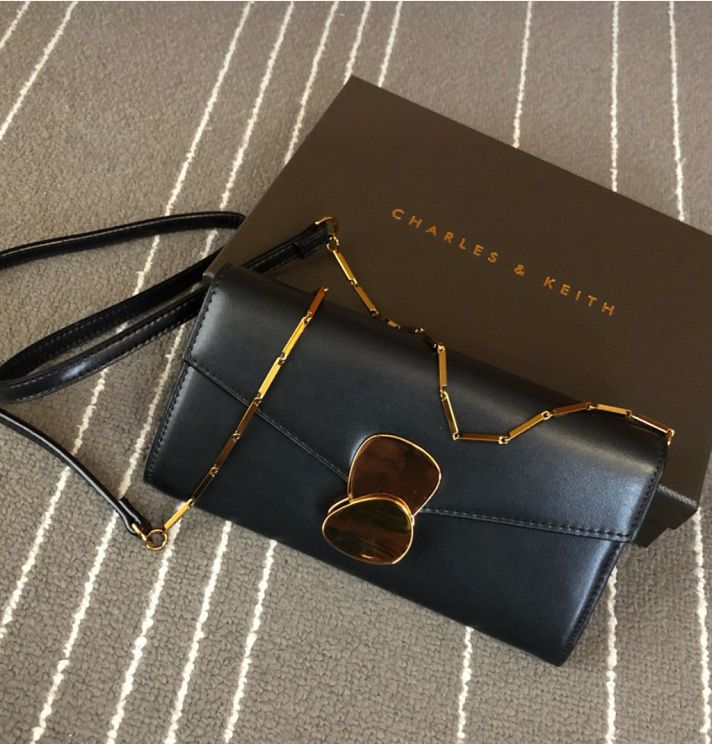 男人女人你们应该如何看待这些包，难道是贫穷限制了我的想象吗？