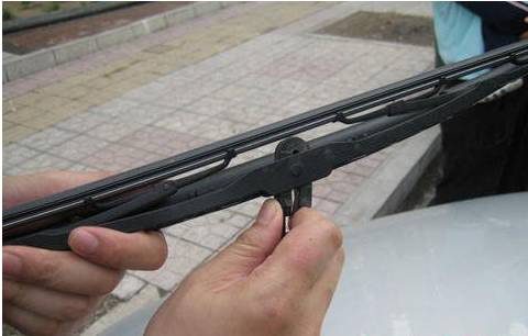 雨刷器怎么换不锈钢的,雨刷器怎么换橡胶皮