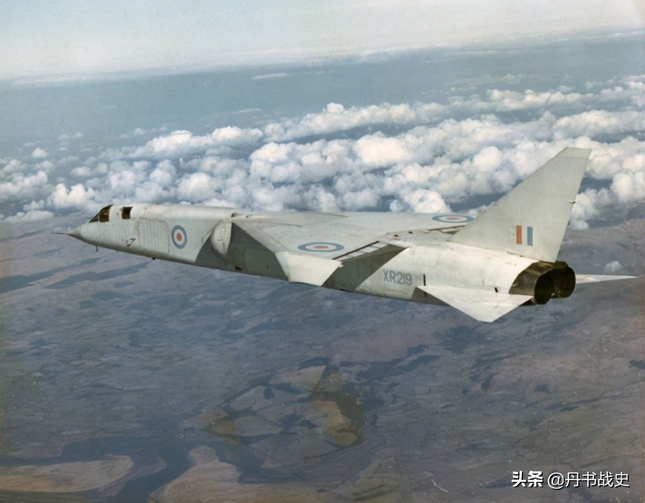 英国轰炸机型号一览表,英国中程轰炸机