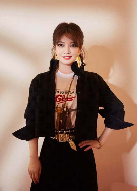 赵薇连帽卫衣穿搭,赵薇机场穿搭真时髦