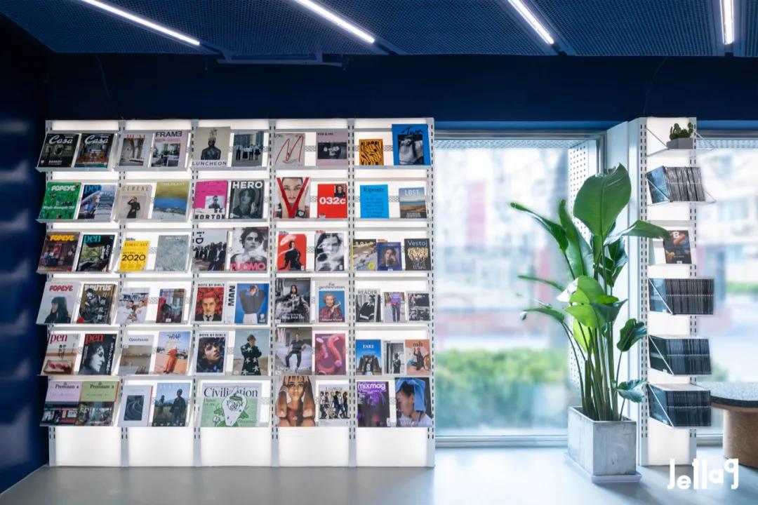 关店潮中，他在三里屯开了一家奢侈书店，用傲气向世界发起挑衅