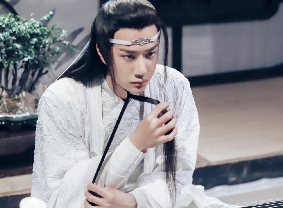 《陈情令》穿帮：魏无羡假吃花生、金陵假插剑鞘，戏精剧组实锤