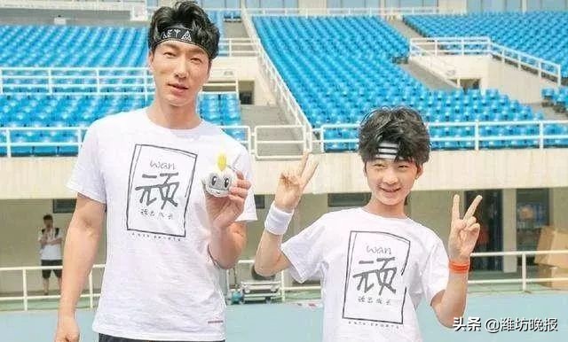 张亮离婚引发网友猜测,张亮宣布离婚前低调现身机场