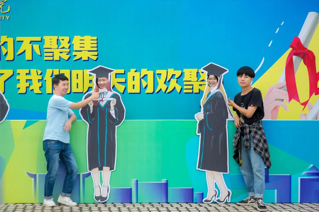 实力宠粉发照片,惠州学院拍毕业照