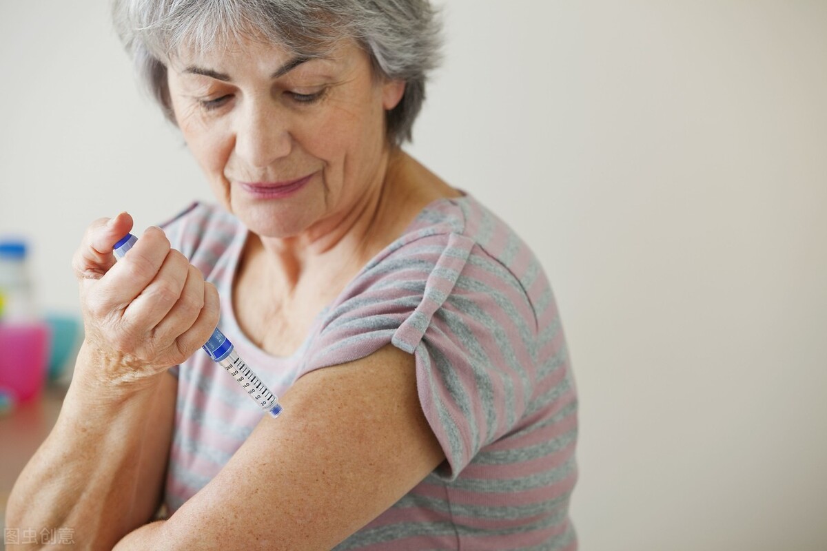 皮肤外面长了大的软肉球不痛不痒,皮肤上长小肉疙瘩如何确定是什么