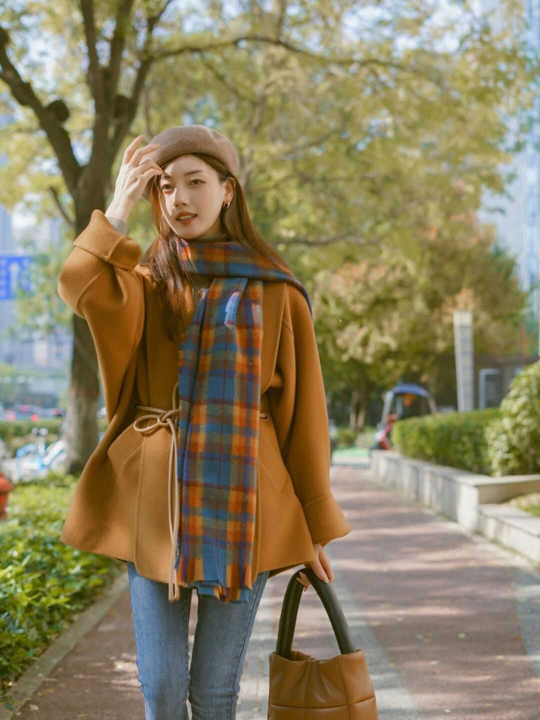 大衣穿不出来,短款收腰大衣好搭