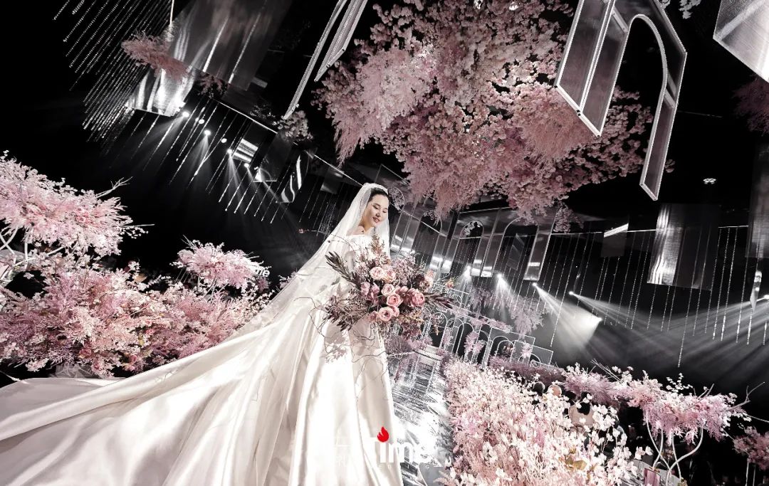 准新娘挑婚纱视频,教你选婚纱照