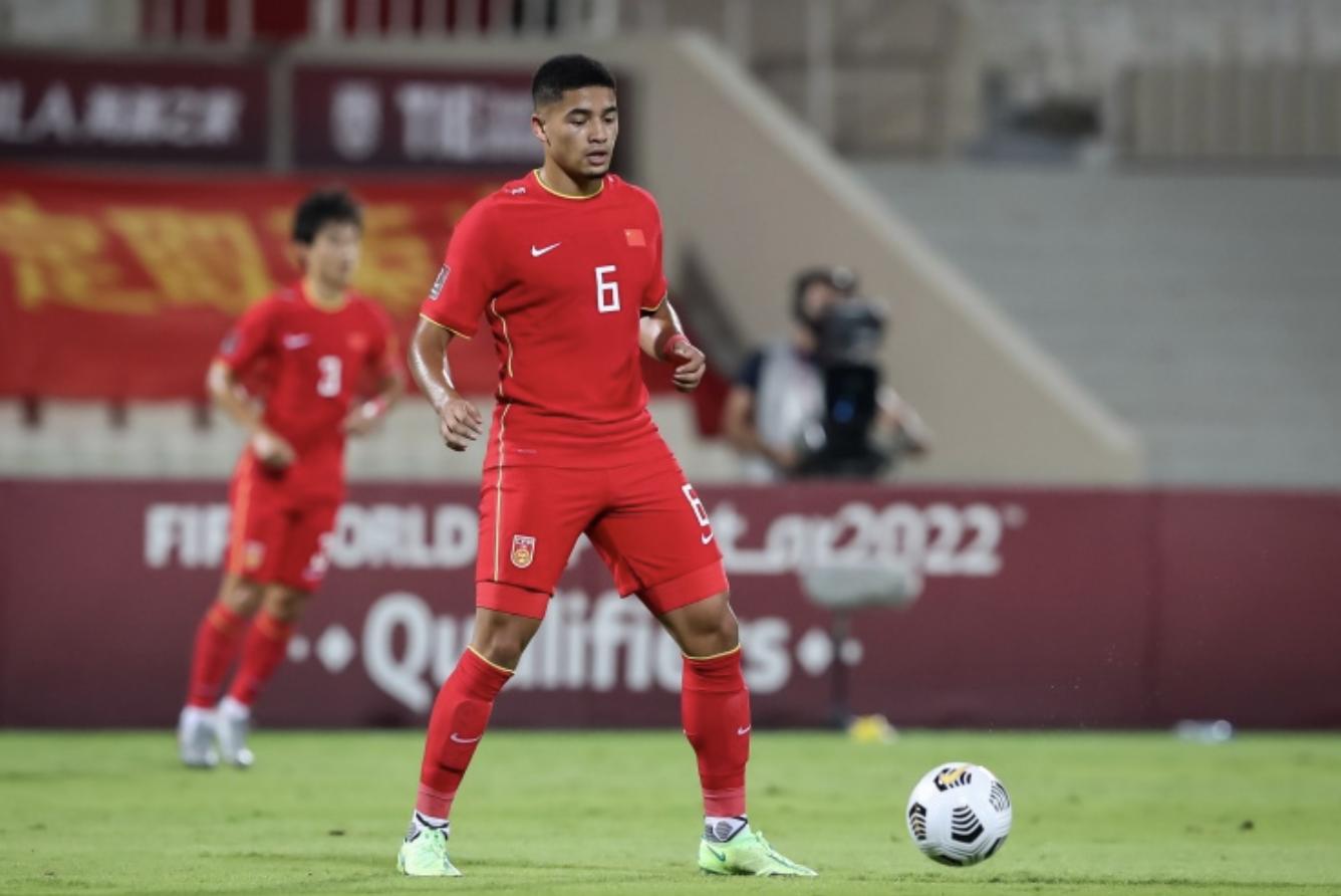 4名归化也没用，李铁被看衰！相声演员高峰：国足赢不了越南