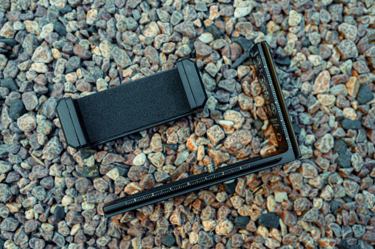 “跨界级”专业防抖,手机和微单都可用,普通人的视频“法宝”