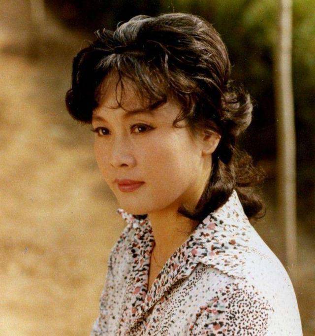 歌坛常青树李谷一简历,李谷一耍大牌