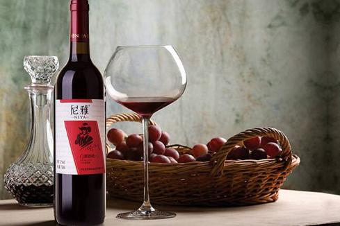 新疆比较有名的葡萄酒,新疆最好的葡萄酒是什么颜色的