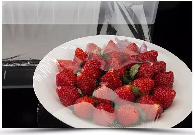 何洁怎么和以前长得不一样了,何洁的造型越来越暗黑了