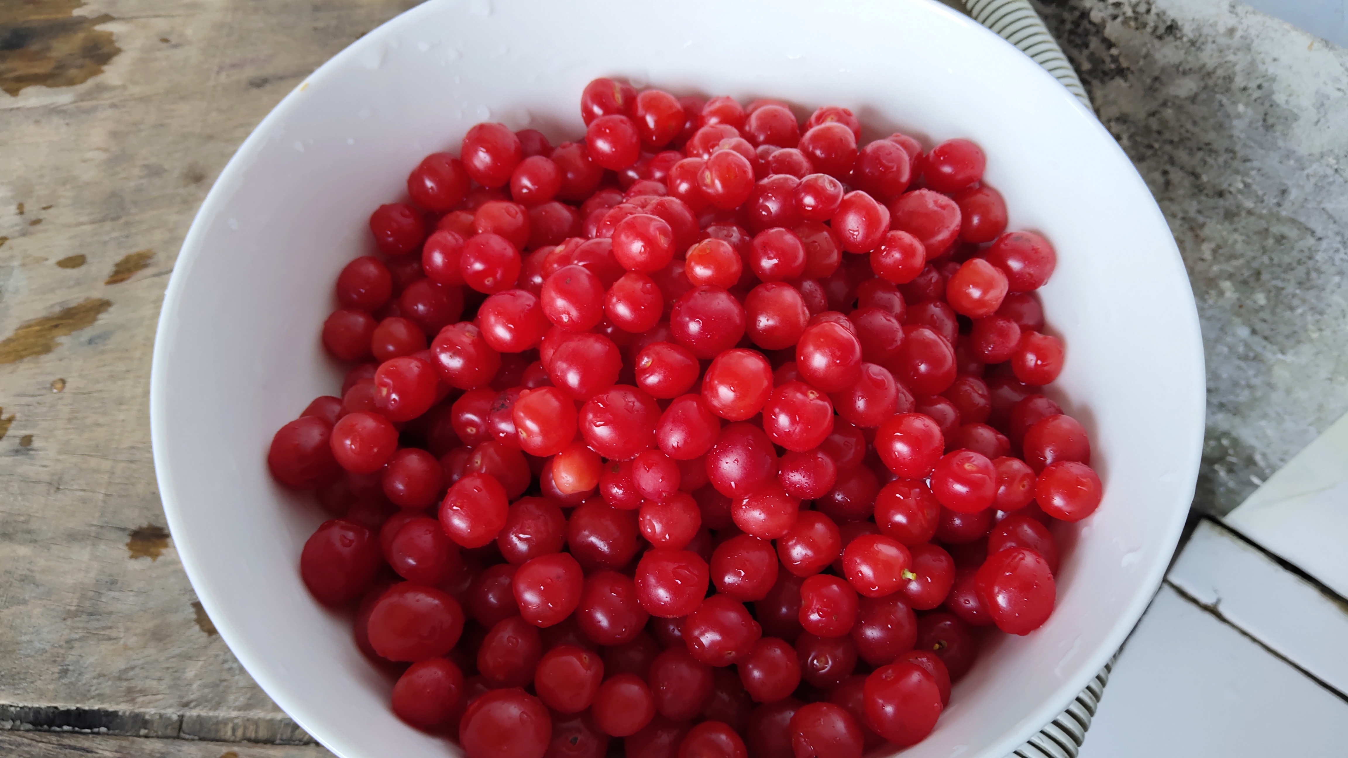 夏季自己制作冰镇草莓汁,樱桃汁做什么饮品好喝