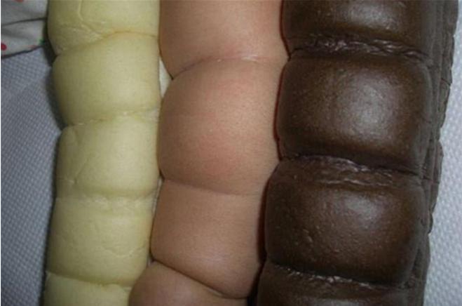 “捕蝇器宝宝”火了,用肉就能夹死苍蝇,妈妈晒视频被吐槽:心大