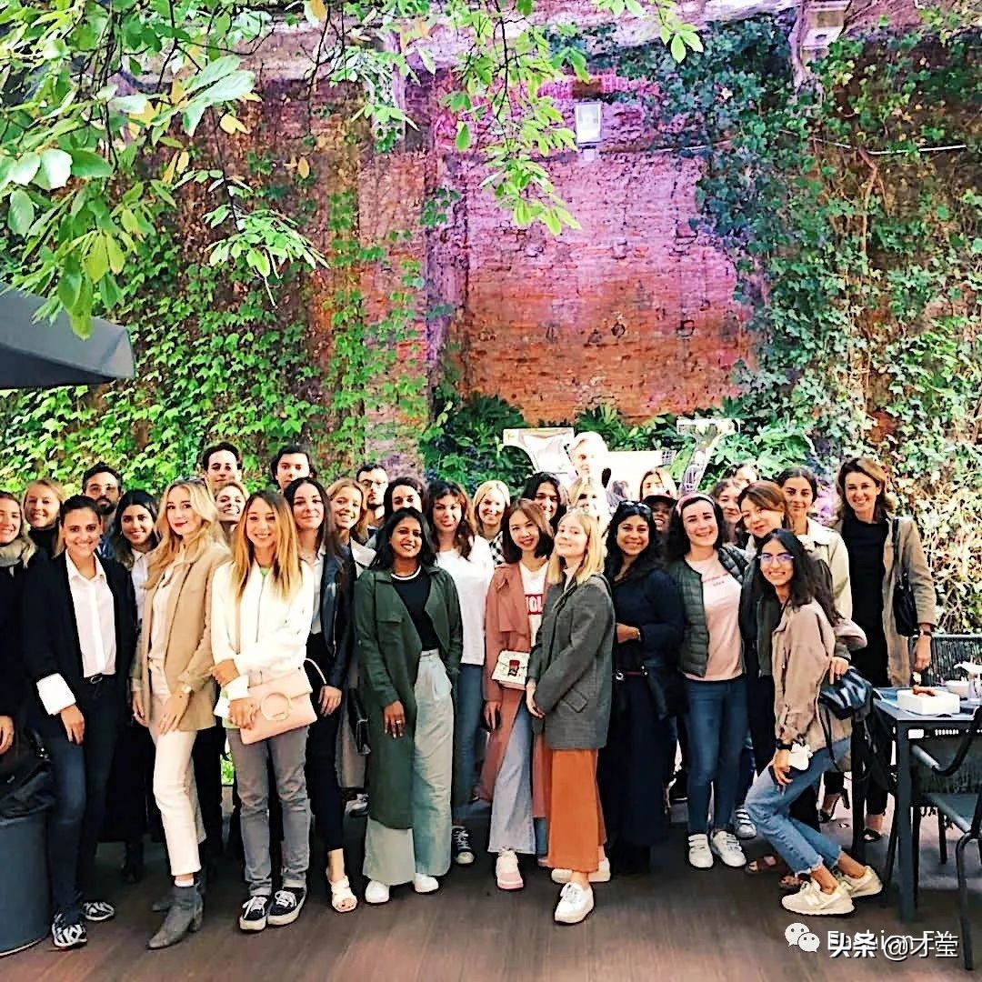 米兰读时尚管理的外国同学们，竟都爱上我这款淘宝卖几十块的包？