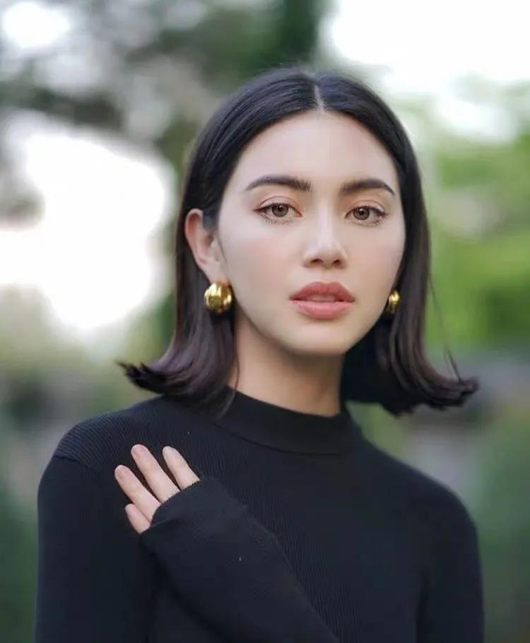 看一下明星的穿衣搭配,一起来看看明星的时尚搭配