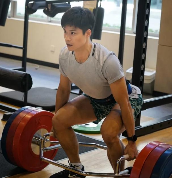 9.98秒，苏炳添打破亚洲百米赛纪录，创造黄种人的神话，一战封神