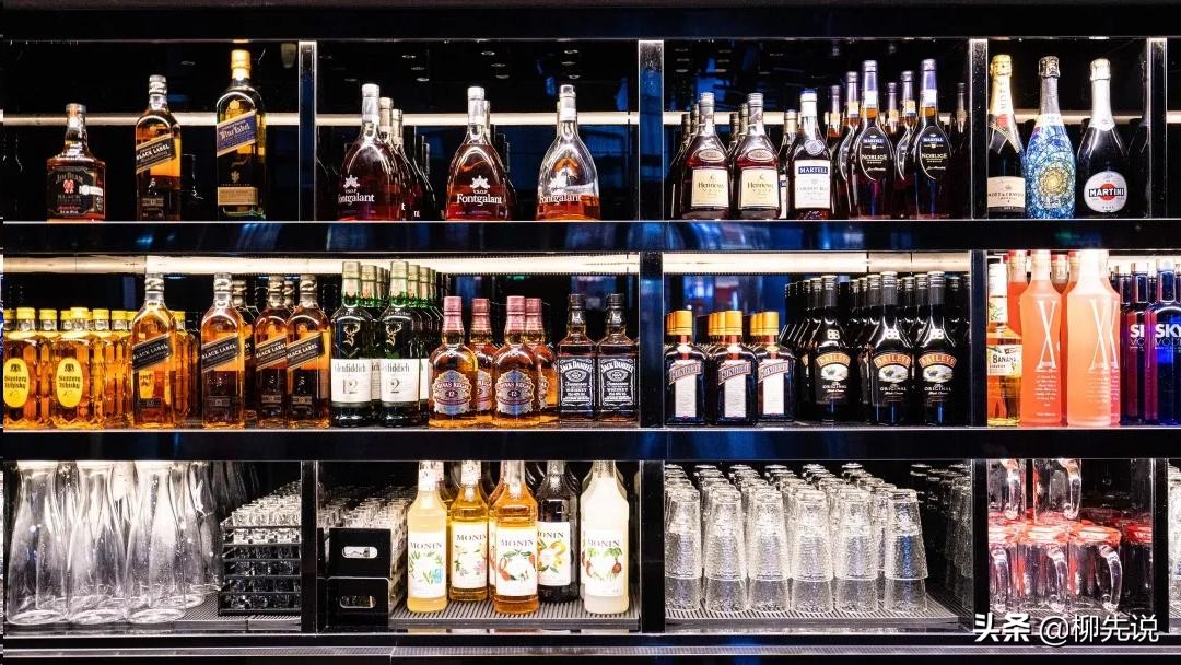 一般大型酒吧一个月营业额,10元酒吧利润