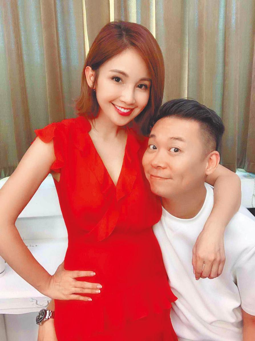 37岁女星卖假货骗钱！制作粗糙贴上logo就敢卖，一个发卡要45元