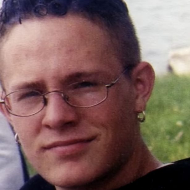 家人接连过世美国男子苦叹不幸,第二任妻子有怀疑,就雇了个侦探