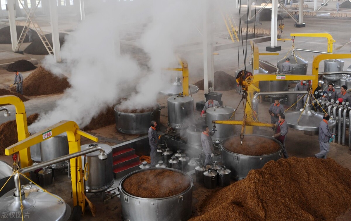 传统酿酒天锅木甑怎么能酿出酒,纯粮固态白酒和液态发酵的工艺