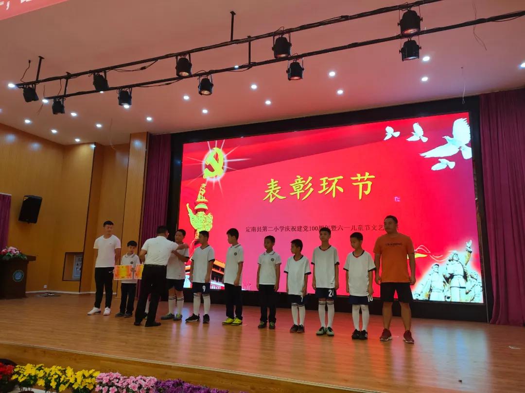 儿童庆祝建党100周年文艺汇演,庆祝建党百年文艺演出儿童合唱