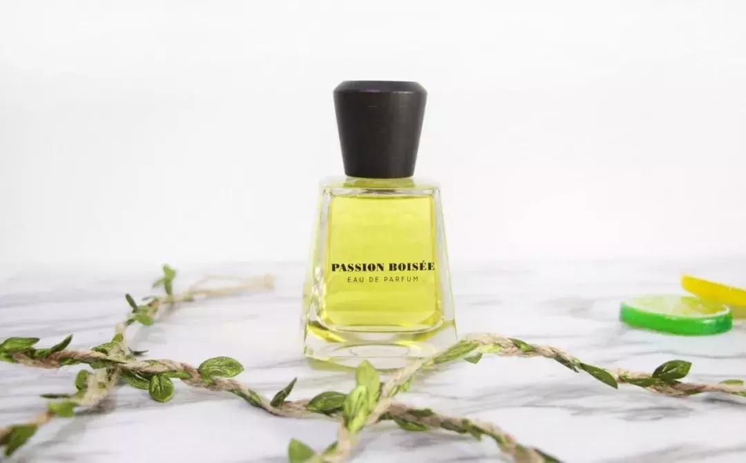 一闻就觉得不简单的香水推荐,让人一闻就无法自拔的香水推荐