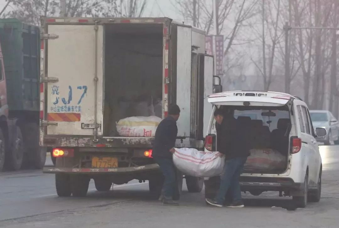 驴肉火烧吃着不香是不是假的,驴肉火烧到底哪里是正宗