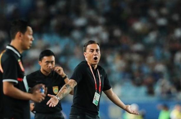 恒大处理韦世豪,杨博宇踩韦世豪