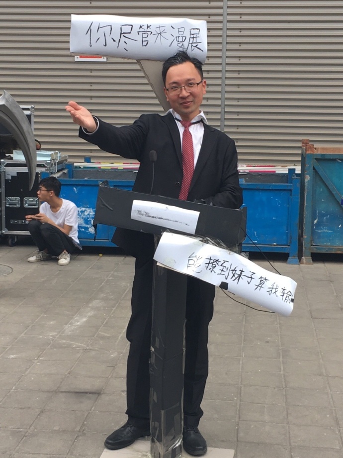 女追男的隔层纱搞笑段子,女追男隔层纱搞笑歌曲