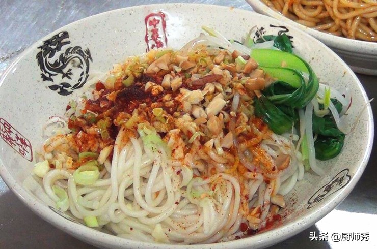 老陕油泼biangbiang面是怎么做的,油泼biangbiang面做法