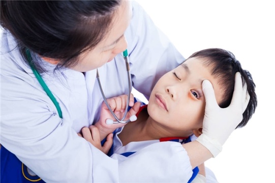 生石灰不慎进入眼睛怎样处理,生石灰不慎入眼现场处理方法