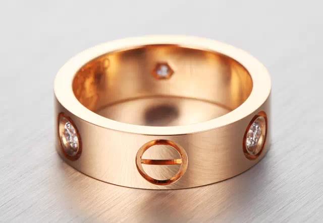 对付女人,没有一件珠宝解决不了的!