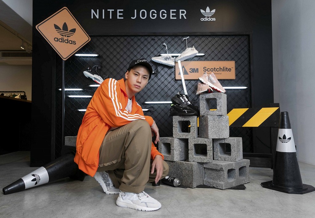 水原希子黑色照片,水原希子黑裙走秀