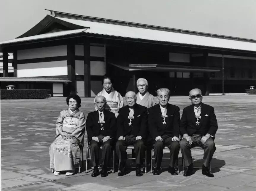 世人说我的爸爸是神，但他就是个普通人