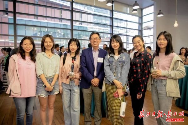 中国海外留学生感叹祖国,海外留学生为祖国感动