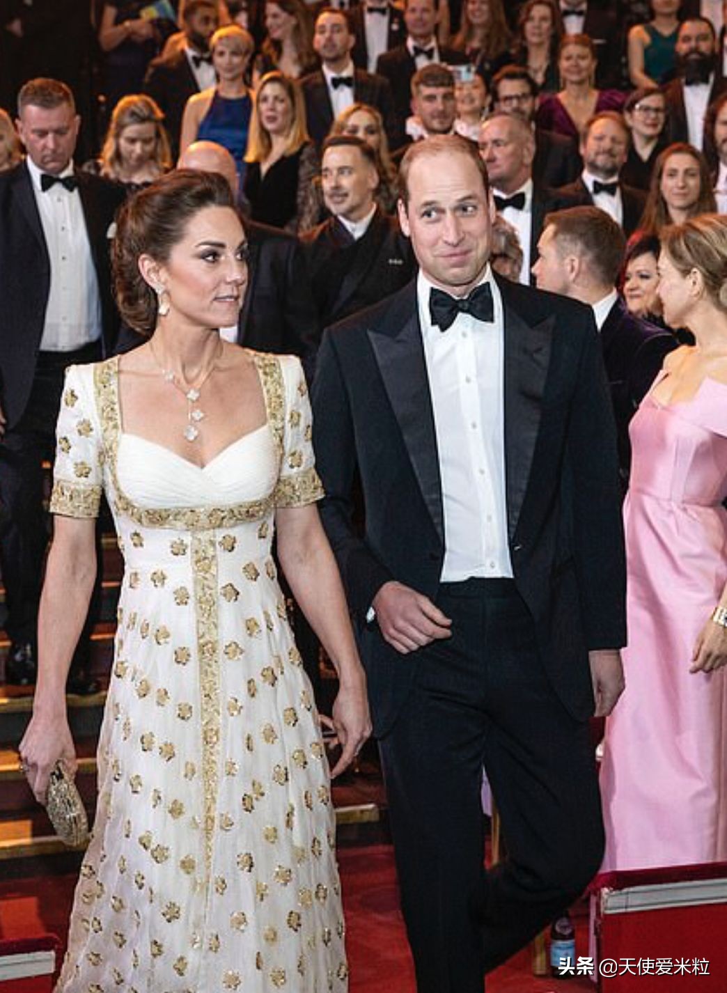 英国学院奖：小丑女代皮特吐槽哈里“脱皇”，台下威廉凯特尴尬了