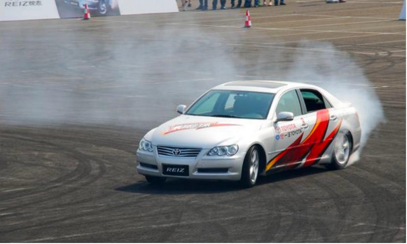 一汽丰田锐志汽车经典情怀老车,每周一款特价车型