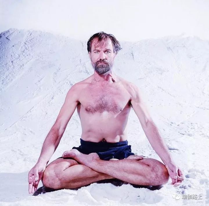 他是世界上最耐寒的人！不怕冷的秘密竟然是瑜伽和冥想…