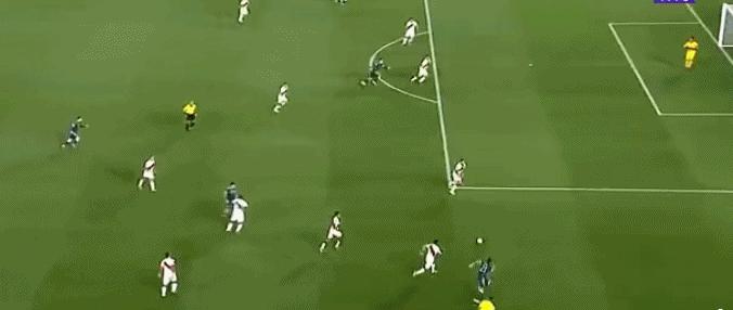 世预赛南美区积分榜，巴西第10胜，阿根廷1-0，3队只差1分争第3