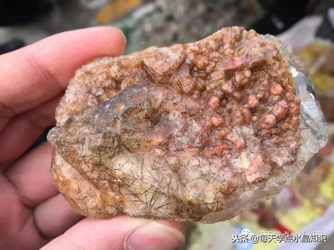 天蒙蒙亮赶个早市看一看天然水晶毛料市场