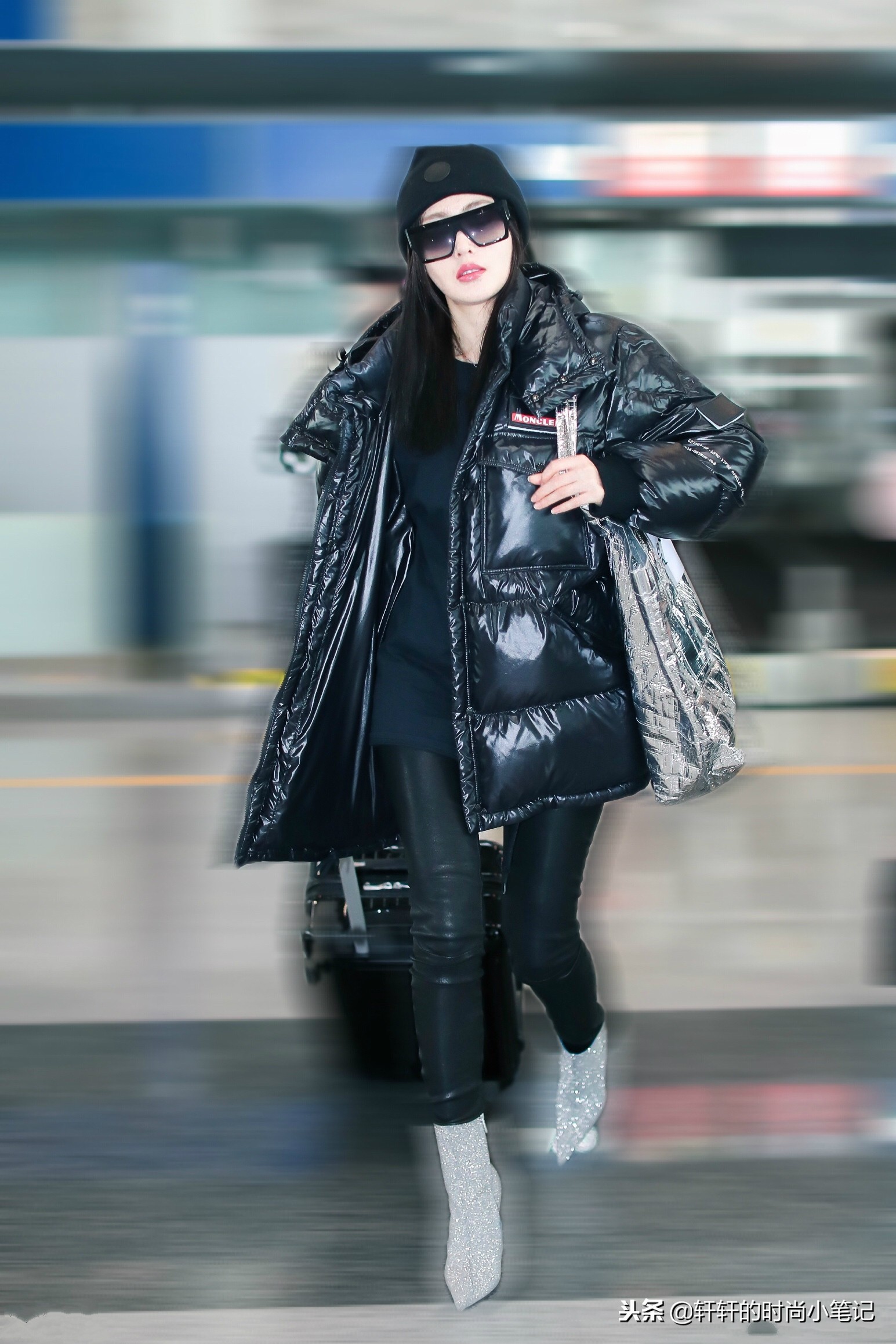 张天爱穿羽绒服上节目,张天爱同款羽绒服